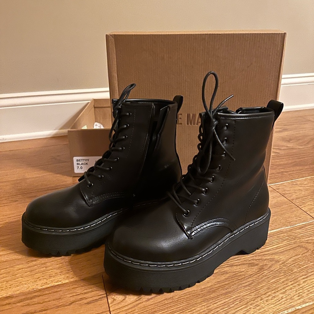 Steve Madden Bettyy Black Boots